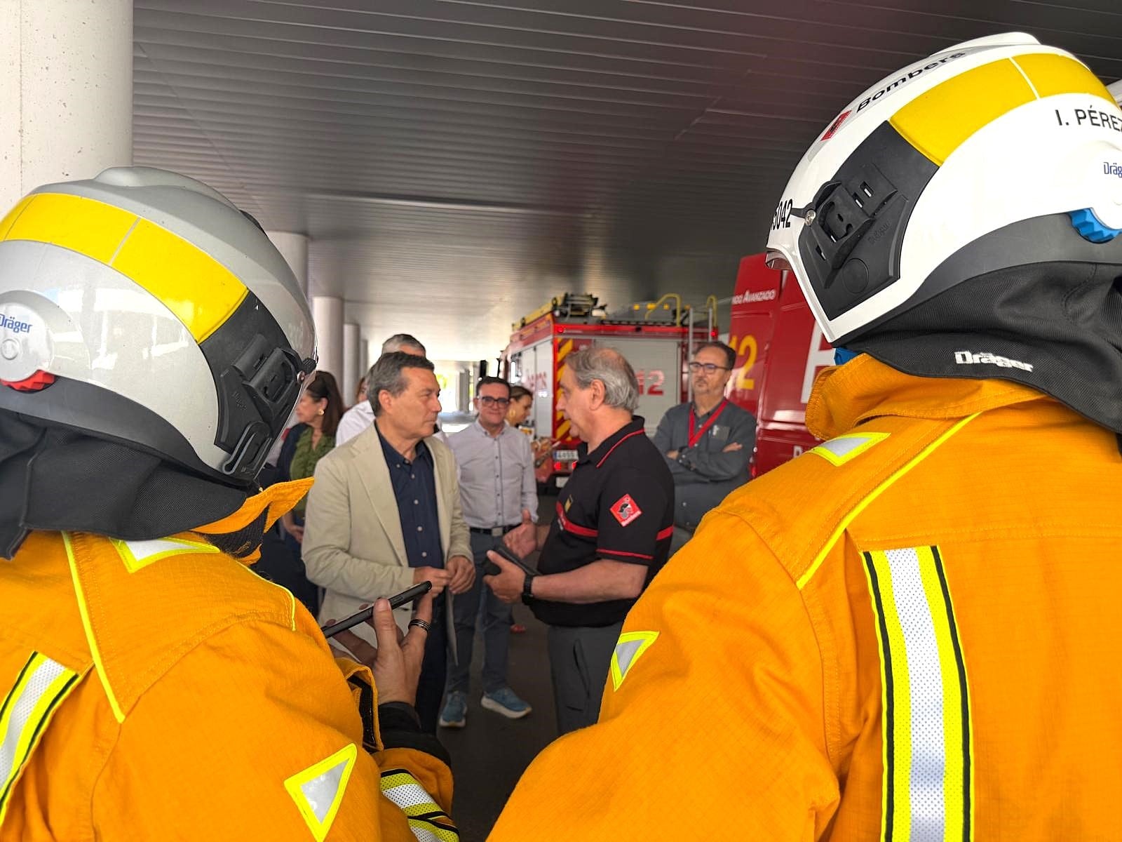 El conseller de Sanidad se ha desplazado al Hospital de Torrevieja, tras el incendio declarado este mediodía para seguir de cerca la evolución de la situación y conocer el estado de los afectados (Generalitat de la Comunidad Valenciana)