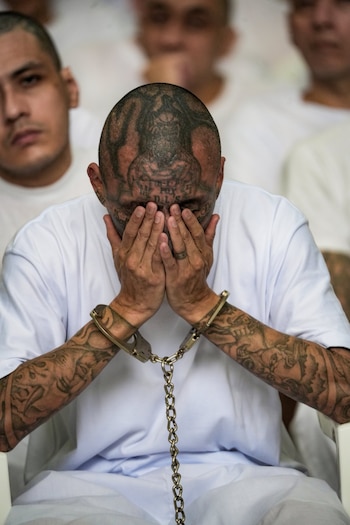 Max Muñoz, representante del Ministerio Público, detalla la estructura de mando utilizada por la ranfla nacional para ordenar homicidios desde cárceles y calles. (Cortesía: Secretaría de Prensa)