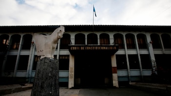El binomio presidencial enfrenta amparo que busca excluirlo de la elección del fiscal general