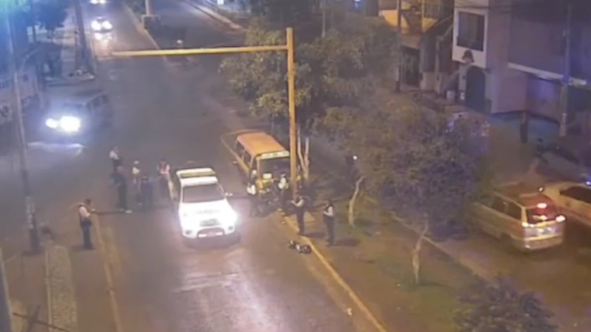 Menor confiesa que intentó quemar un bus de transporte público por 100 soles. (Foto: Panamericana)