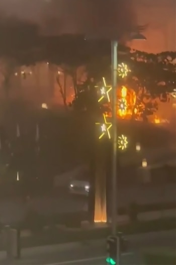 Humo y llamas sobre The