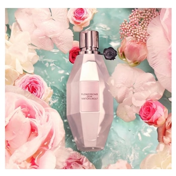 Flowerbomb Dew es un perfume