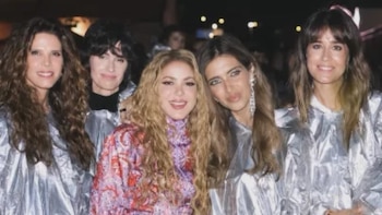 Los hijos de Sara Carbonero reaccionan a su caminata con Shakira junto a Isabel Jiménez y Paz Vega: “Mamá, eso tiene mucha aura”