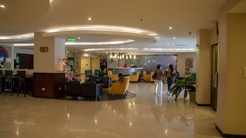 El lobby del hotel Holiday