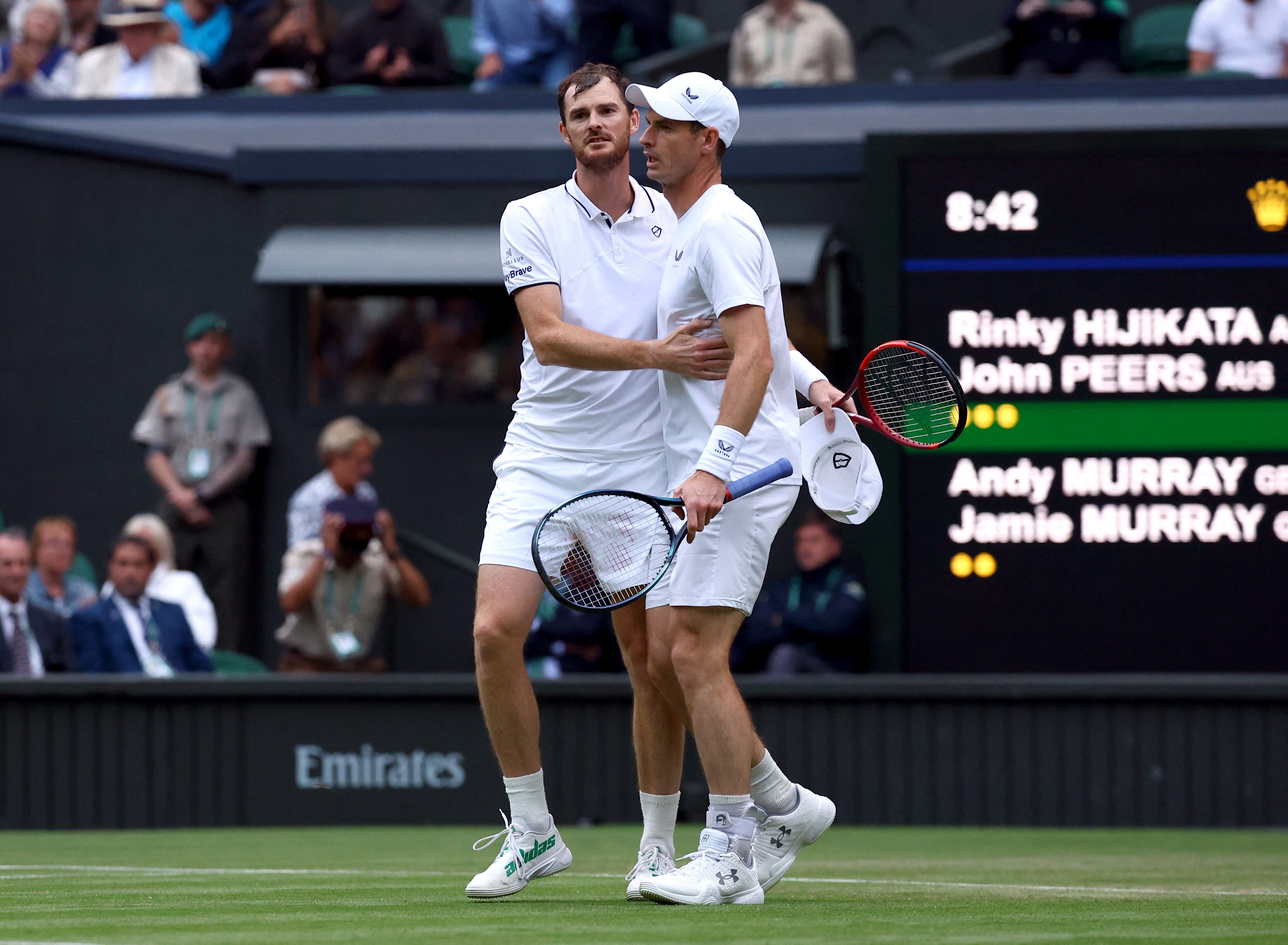 Jamie y Andy Murray, juntos en un encuentro de dobles (REUTERS/Hannah Mckay)