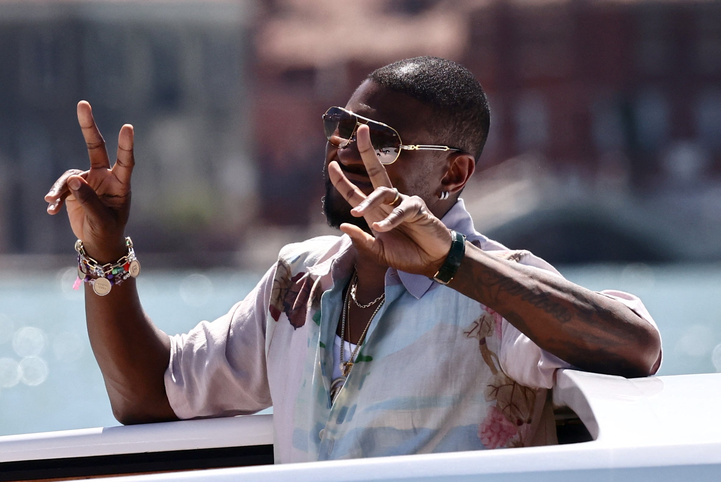 El tour Raymond & Brown, con fechas en Norteamérica hasta diciembre, sumó otros episodios virales protagonizados por Usher (REUTERS/Yara Nardi)