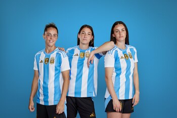 La selección femenina presenta el