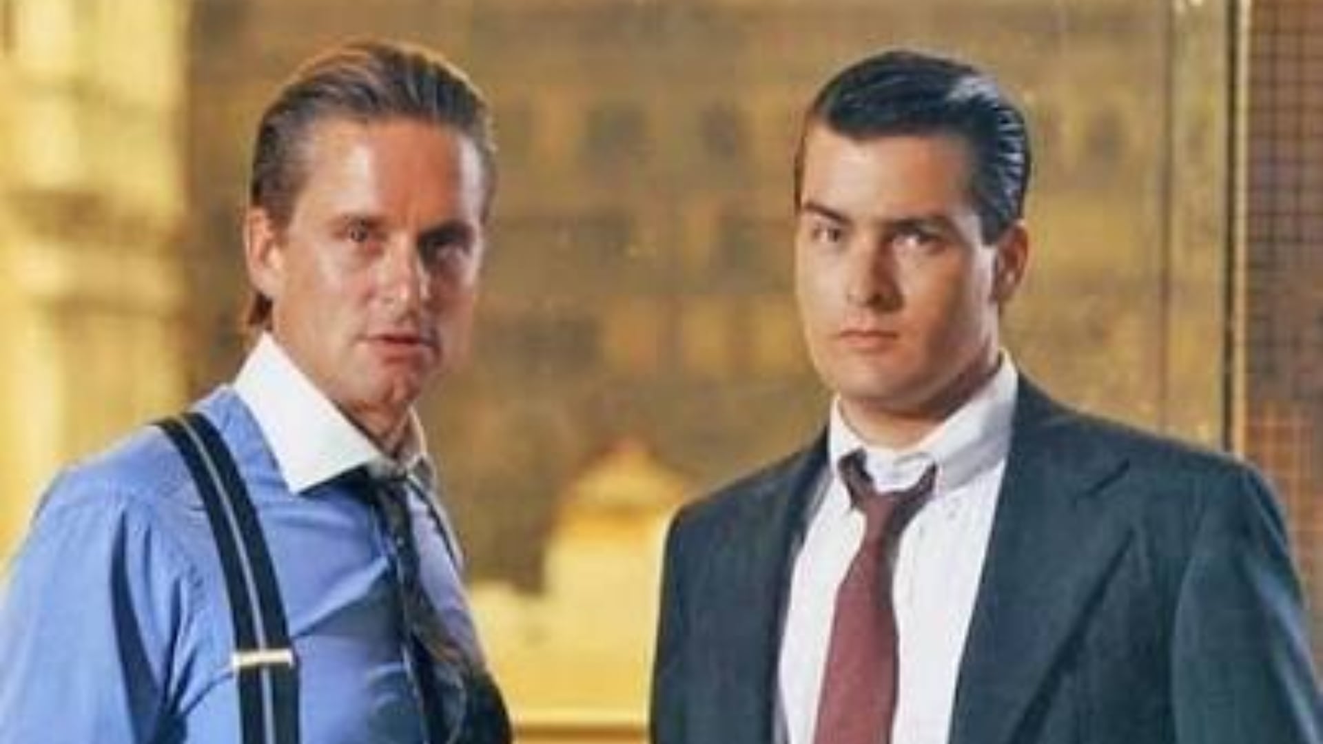 Michael Douglas recordó el polémico cartel que Charlie Sheen puso en la espalda de una actriz de