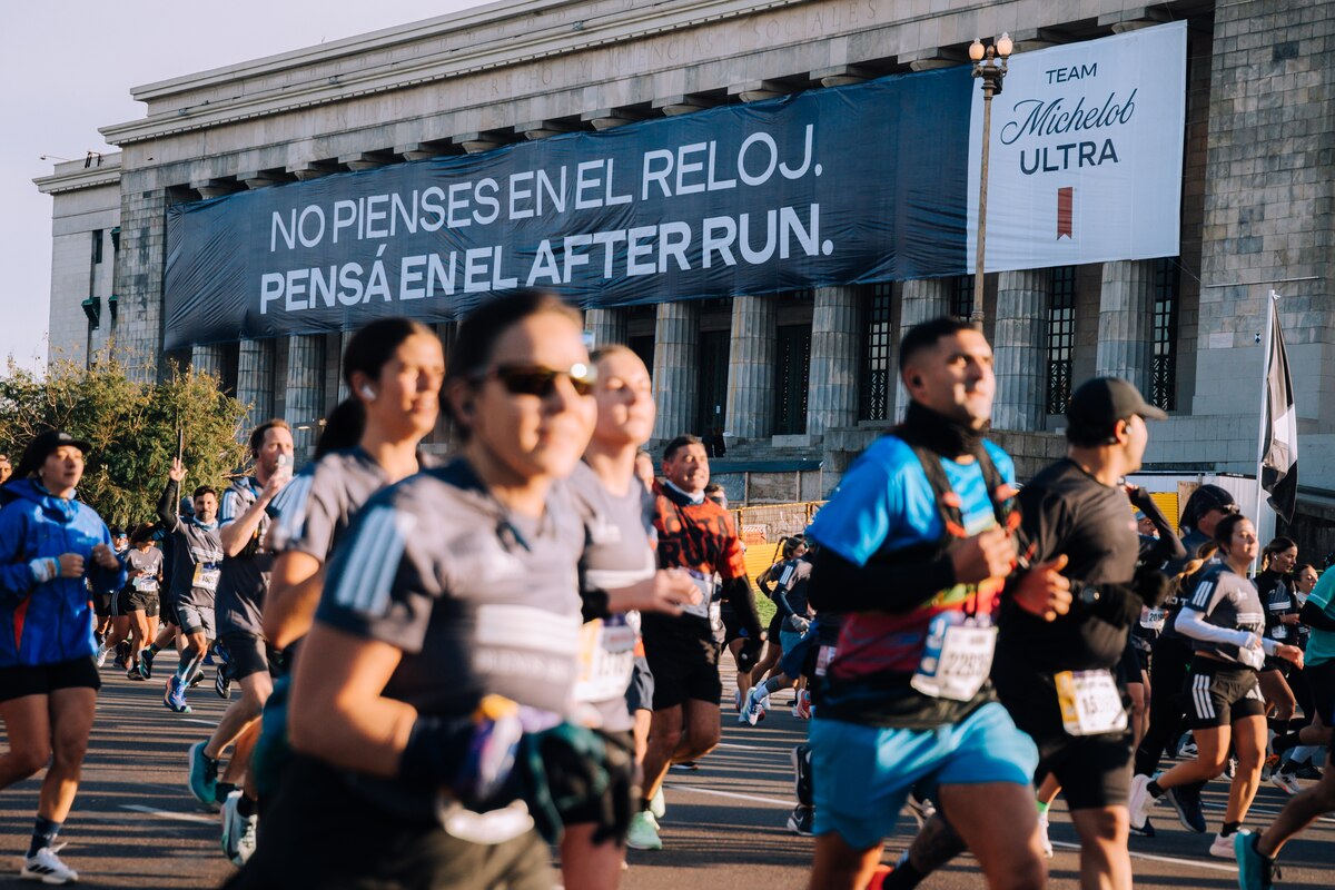 buenos-aires-running-half-marathon-michelob-ultra-activation