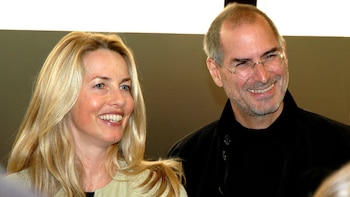 Viuda de Steve Jobs ya