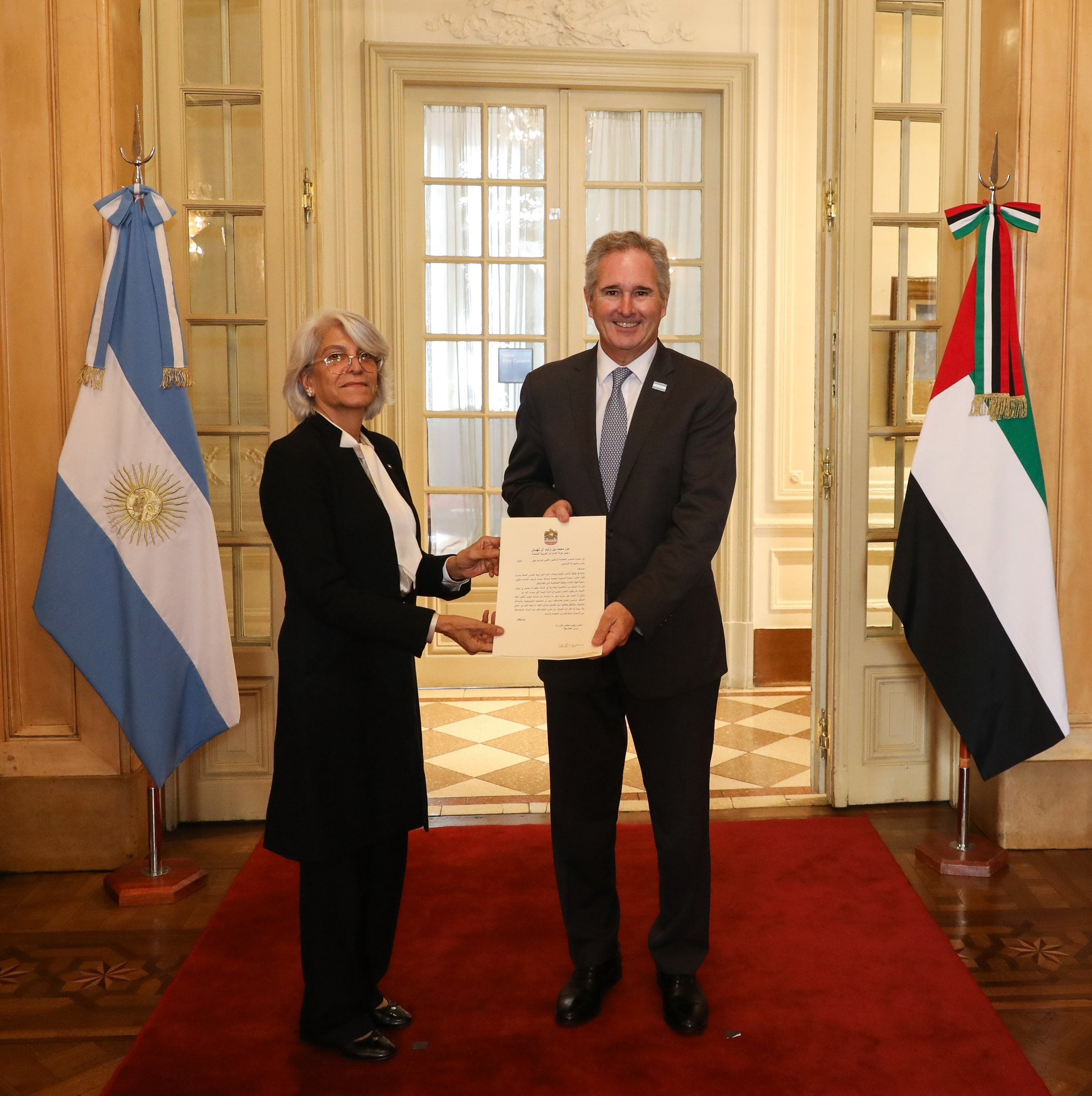 El canciller Pablo Quirno recibió a la nueva embajadora de Emiratos Árabes Unidos en la Argentina, Hafsa Abdulla Mohamed Sharif Alulama (Captura)