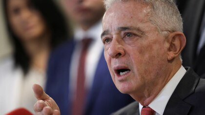 Álvaro Uribe sigue desafiando las acusaciones en su contra: señaló que magistrada auxiliar manipuló su proceso