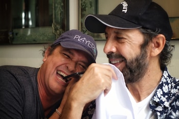 "Buscando el Mar" fue estrenada como sencillo en abril y marcó la primera colaboración grabada entre Carlos Vives y Juan Luis Guerra - crédito cortesía Paola España