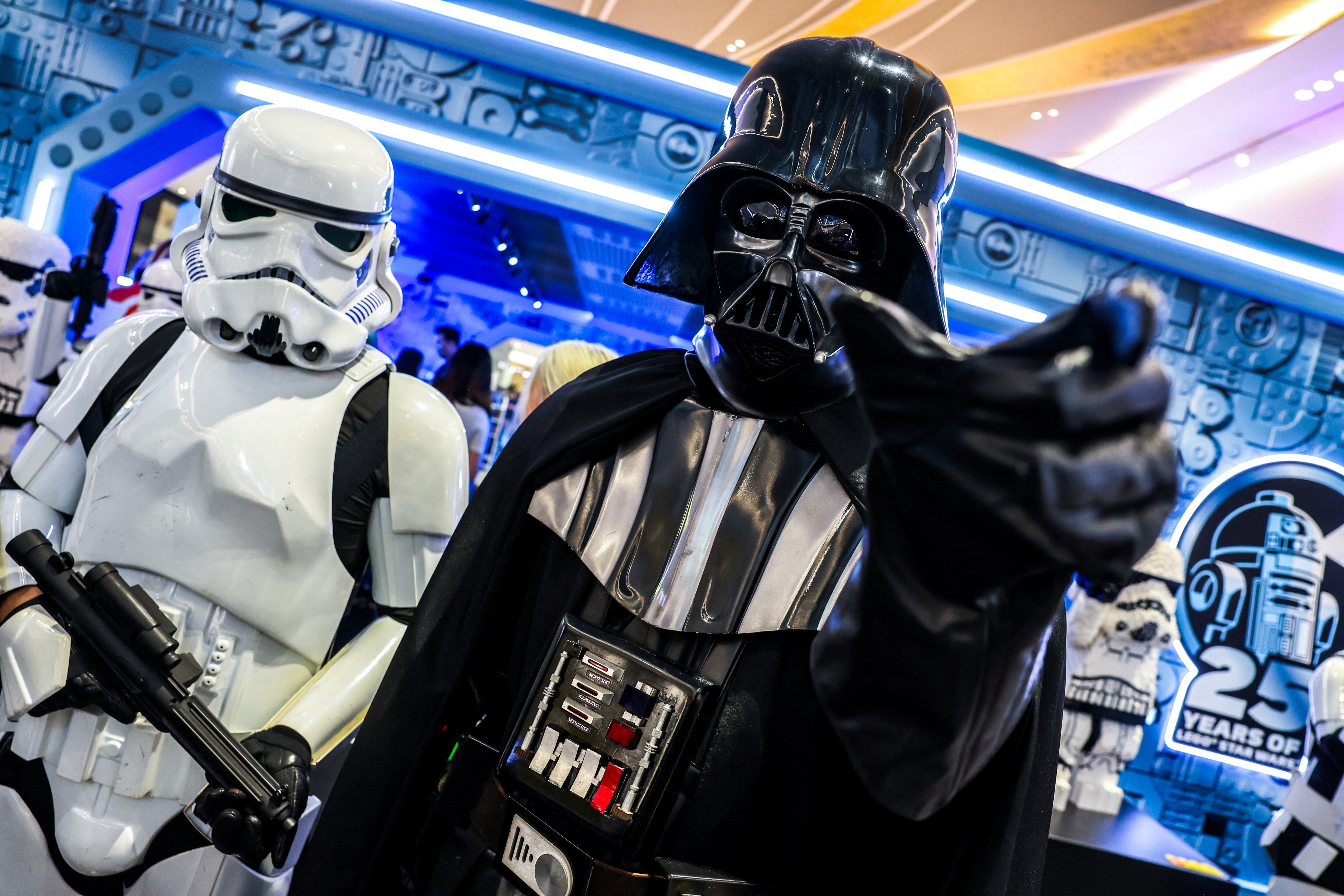 El 4 de mayo se convirtió en el día en que fans de todo el mundo celebran a la popular franquicia. (REUTERS/Athit Perawongmetha)