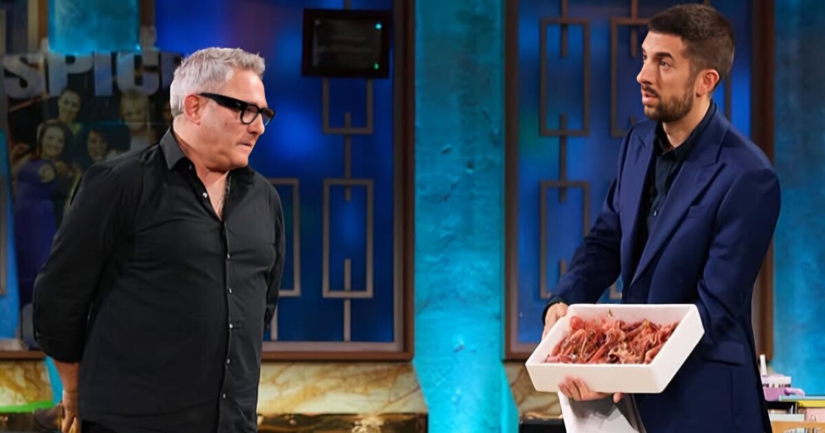 Sergi López visita 'La Revuelta' a presentar su nueva película y comer gambas, es manoseado por Broncano y habla sobre el mundo de la rave en Marruecos: “Están inventando un mundo nuevo” -