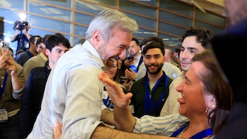 Azcón gana, pero pierde margen