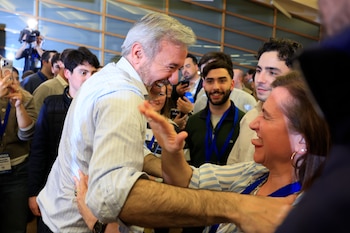 Jorge Azcón celebra la victoria