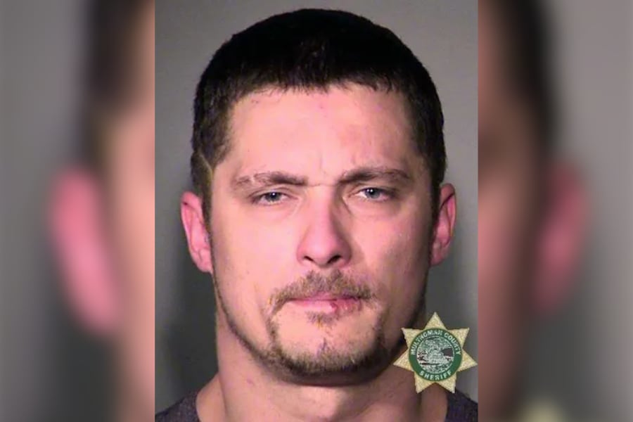 Los fiscales prevén reunir los casos de homicidio contra Jesse Lee Calhoun en un único juicio en lugar de procesos separados (Facebook: Multnomah County Sheriff