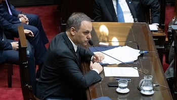 Milei nombra a un nuevo portavoz tras acusaciones de enriquecimiento ilícito contra Adorni