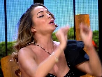 28/12/2020 SAMIRA.
MADRID, 28 (CHANCE) Samira y Cristini lo han vuelto a hacer, han protagonizado una de las discusiones más fuertes que hemos vivido en todo el concurso y es que el tema de Abu Dabi sigue dando de qué hablar y parece ser que Samira tiene claro que va a denunciar a su compañera de reality por dar a entender que esos viajes eran de 'trabajo'. Algo que ha molestado muy y mucho a la extronista de MyHyV.
EUROPA ESPAÑA SOCIEDAD
TWITTER OFICIAL DE 'LA CASA FUERTE'