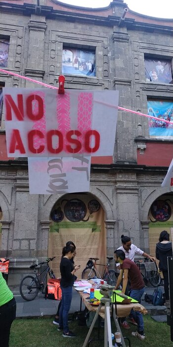 Repartidoras sufren acoso (Foto: Facebook