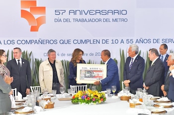 Empleados destacan la trayectoria del Sistema de Transporte Colectivo.
