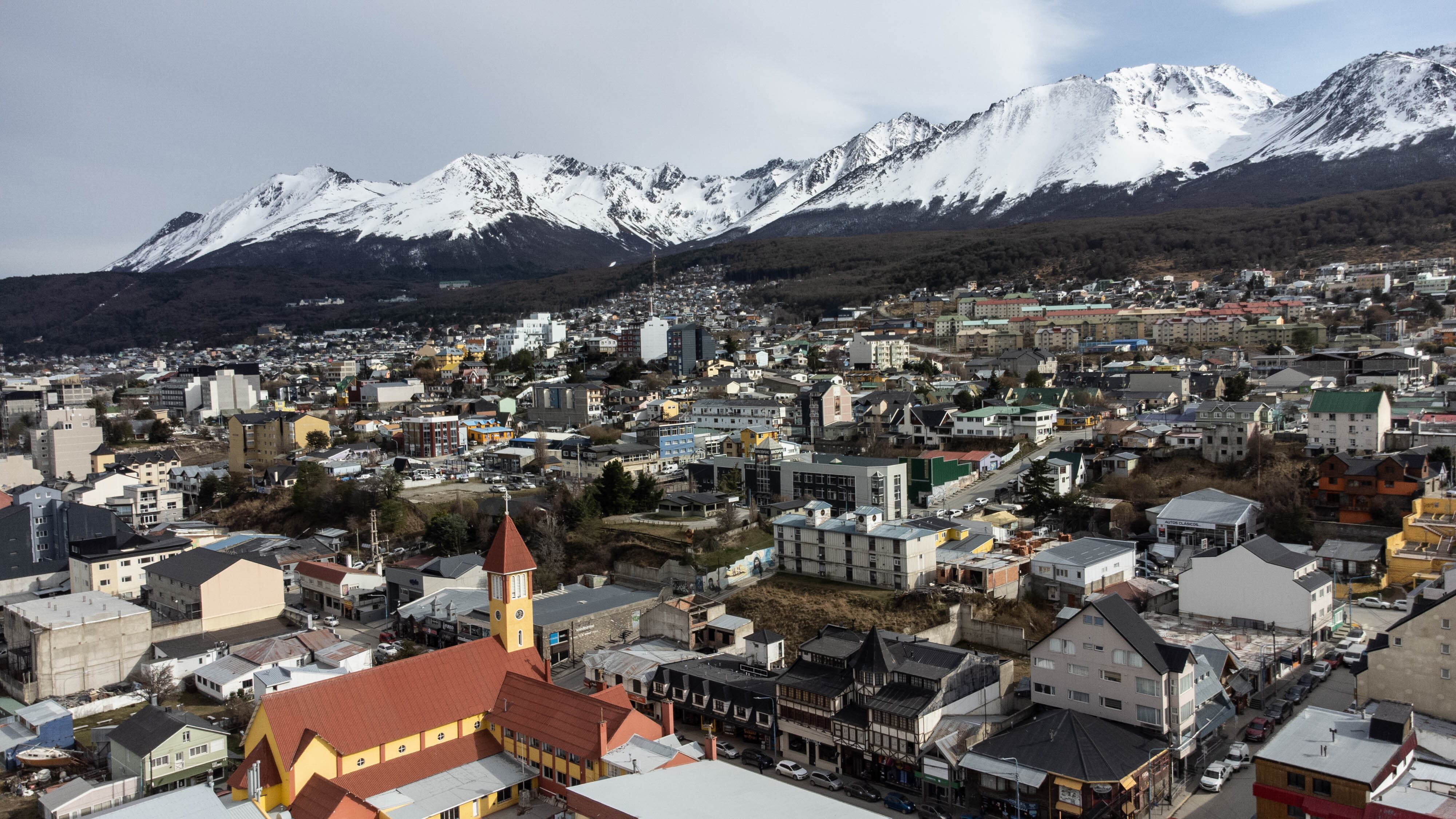 Durante los trabajos, el aeropuerto suspenderá sus operaciones por cuatro meses y la terminal aérea más cercana será la de Ushuaia, ubicada a 200 km (Credito foto: Franco Fafasuli)