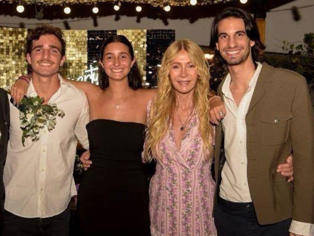 Cris Morena con sus nietos