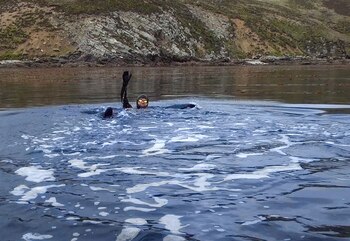 "La llegada. Momento en que Agustín finaliza el cruce. El reloj marcó las 14:07 del 9 de noviembre de 2014"