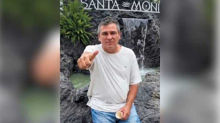 Los investigadores registraron que la víctima presentaba golpes en diferentes partes del cuerpo y tenía los brazos amarrados - crédito @PasaenBogota / X