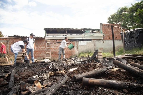 Los organismos de socorro solicitaron a los comerciantes la revisión de conexiones eléctricas, ventilación y rutas de evacuación - crédito Alcaldía Cali