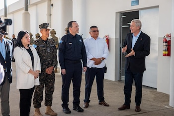 Autoridades de Chile y representantes