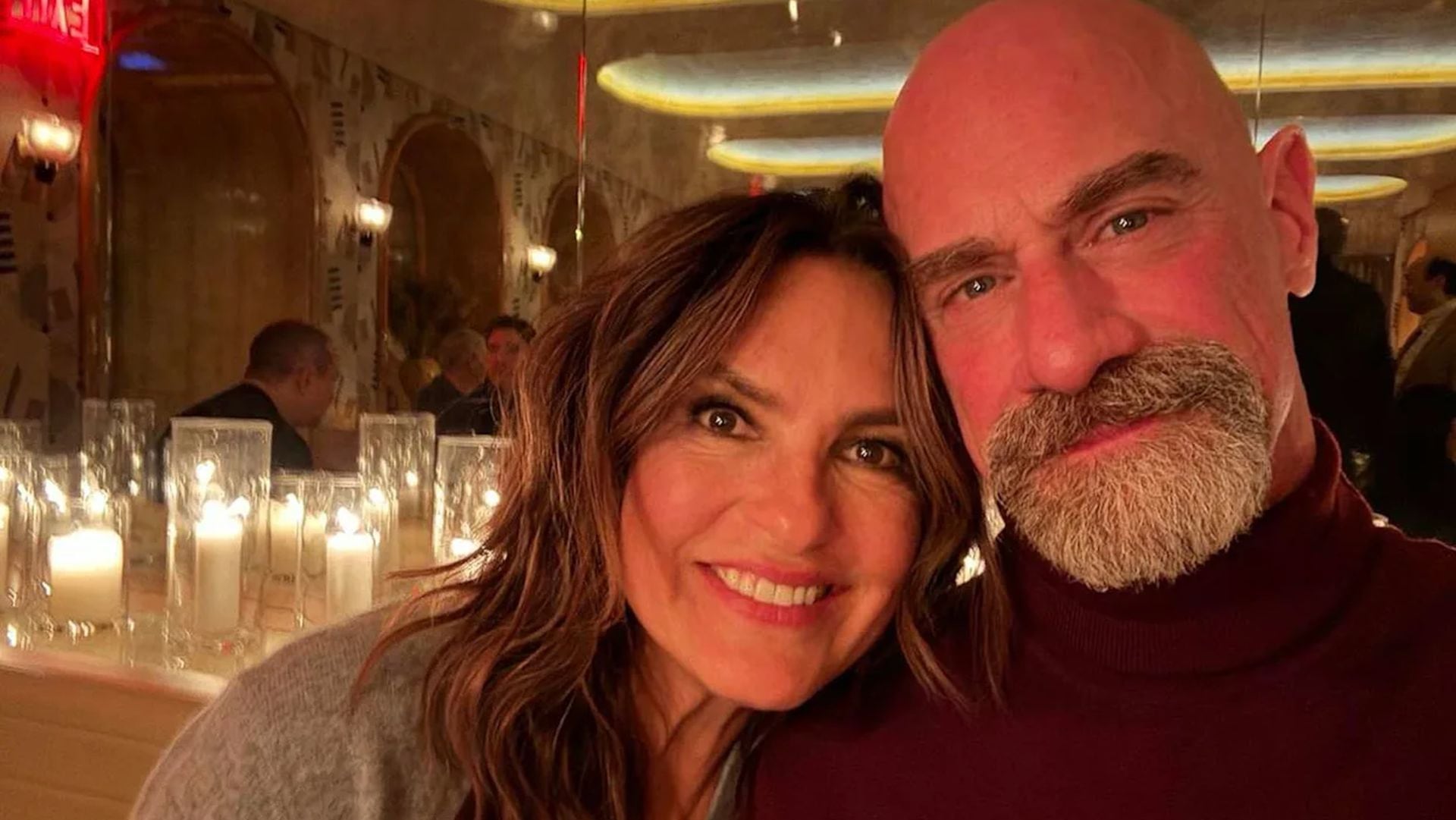 Los registros públicos documentan una relación de amistad entre ambos actores mediante reencuentros y entregas de premios desde 2014 (Instagram/@chris_meloni)