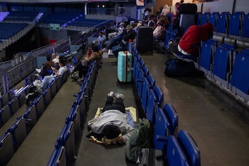 MADRID, 29/04/2025 - Personas pasan