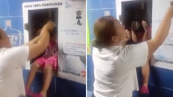 Mujer baña a niña en despachador de agua por escasez en Torreón, Coahuila y se vuelve viral