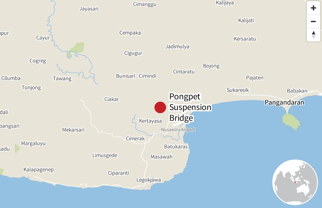 Un mapa geográfico sitúa el puente colgante Pongpet en la zona costera de la región de Pangandaran, Indonesia (Captura de video)