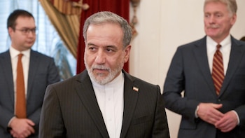 Araqchi defiende que la decisión sobre cómo gestionar el estrecho de Ormuz corresponde solo a Irán y Omán