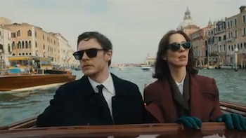 Rebecca Hall y Evan Peters