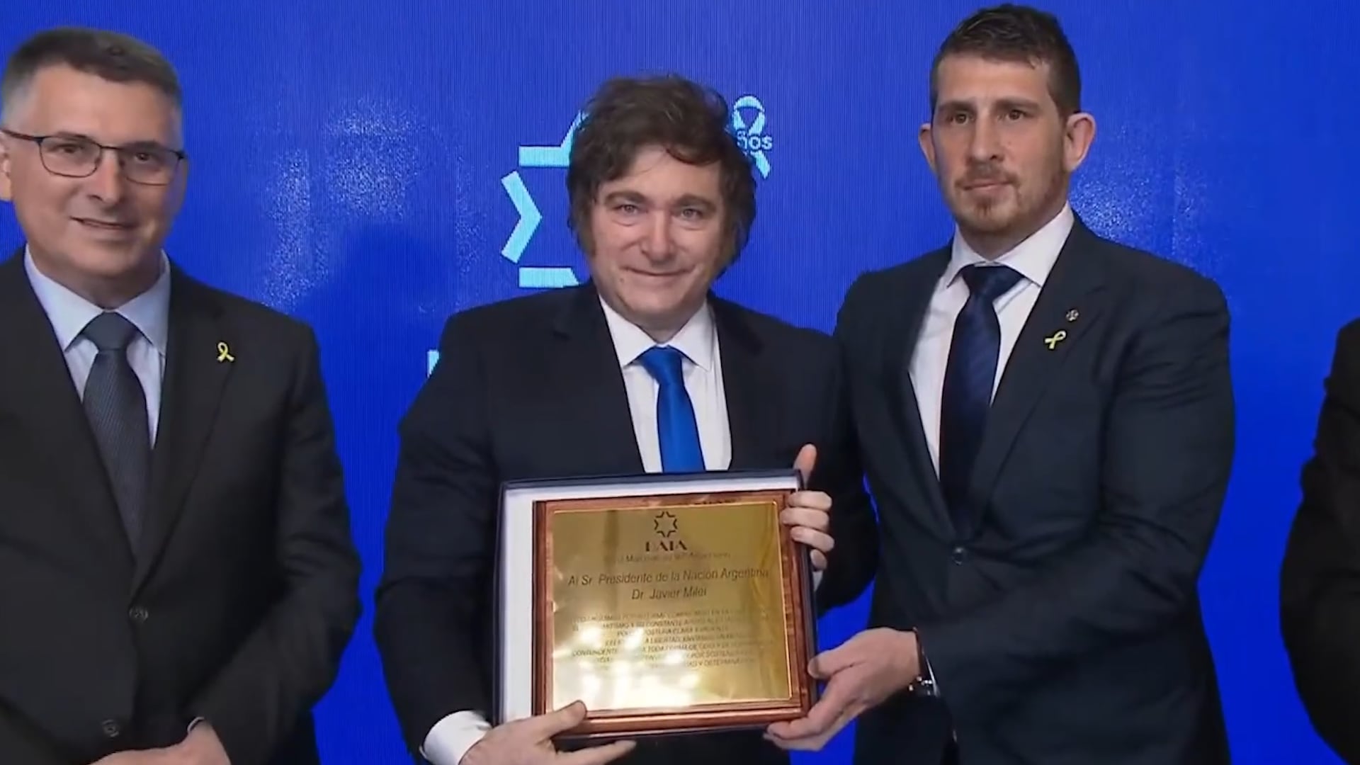El presidente Javier Milei junto al titular de la DAIA, Mauro Berenstein