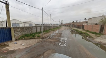 La calle por donde circulaba el policía cuando fue abordado