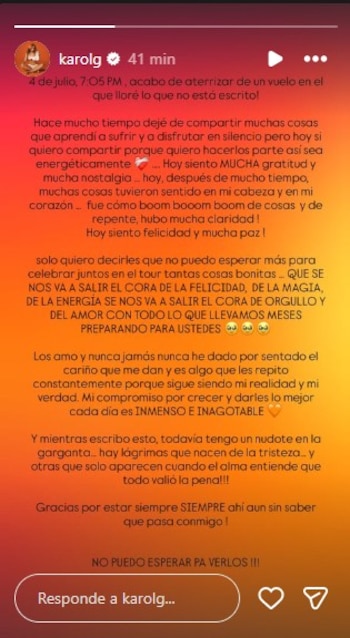 La cantante compartió un estado en el que aseguró que estuvo llorando durante un vuelo, aunque sin dar detalles de los motivos - crédito @karolg/Instagram