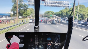 Un automóvil volcó en una
