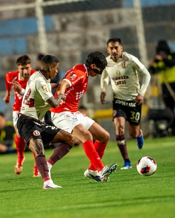 Matías Succar fue protagonista en el duelo ante Universitario en el estadio Inca Garcilaso de la Vega.