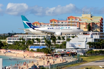 Aeropuerto Internacional Princesa Juliana, Sint