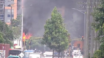 Impresionante humareda en Bogotá por incendio vehicular: se prendió un camión
