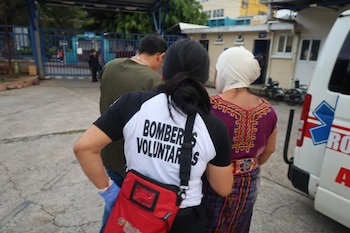 Los Bomberos Voluntarios informaron que al menos nueve heridos fueron trasladados al Hospital Roosevelt tras el accidente de autobús. (Cortesía: Bomberos Voluntarios)