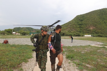 Cuatro de los seis detenidos fueron heridos de bala por las Fuerzas Militares de Colombia - crédito Ejército Nacional