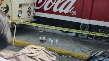 Ataque en tianguis de Iztapalapa deja una mujer muerta y tres lesionados; autoridades buscan identificarla