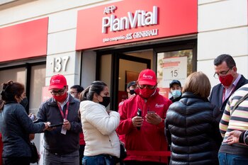 Un grupo de personas hace