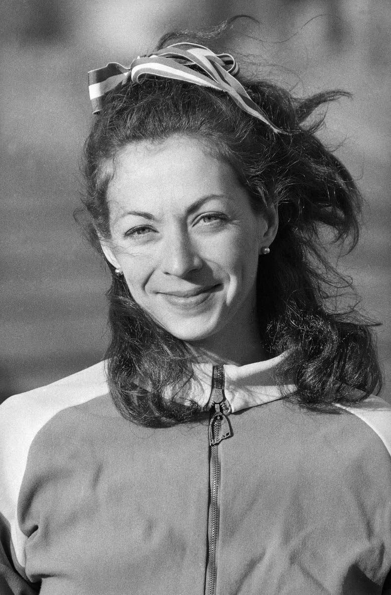 Kathrine Switzer a los 38 años mientras entrenaba para la Maratón de Boston de 1975 (AP)